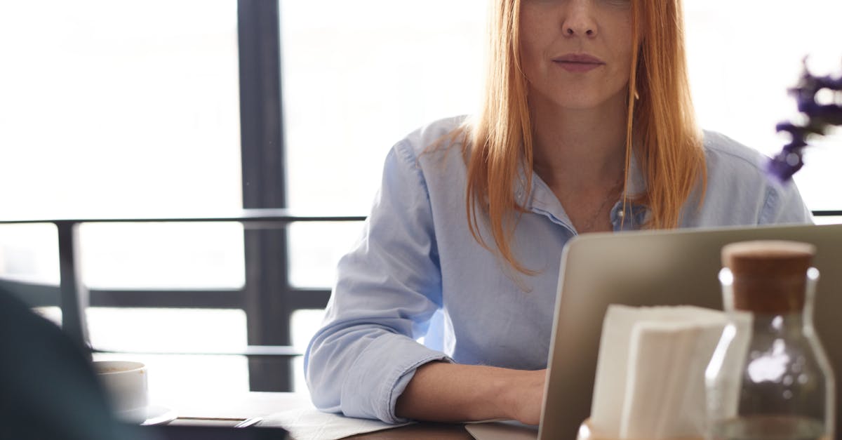 découvrez comment déduire vos frais professionnels en tant que travailleur indépendant pour optimiser votre déclaration fiscale et réduire vos impôts.