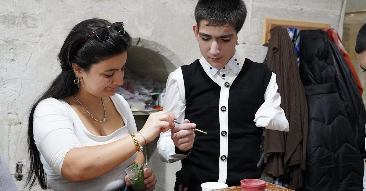 découvrez tout ce qu'il faut savoir sur les cotisations sociales : définitions, obligations et impacts pour les employeurs et les salariés.