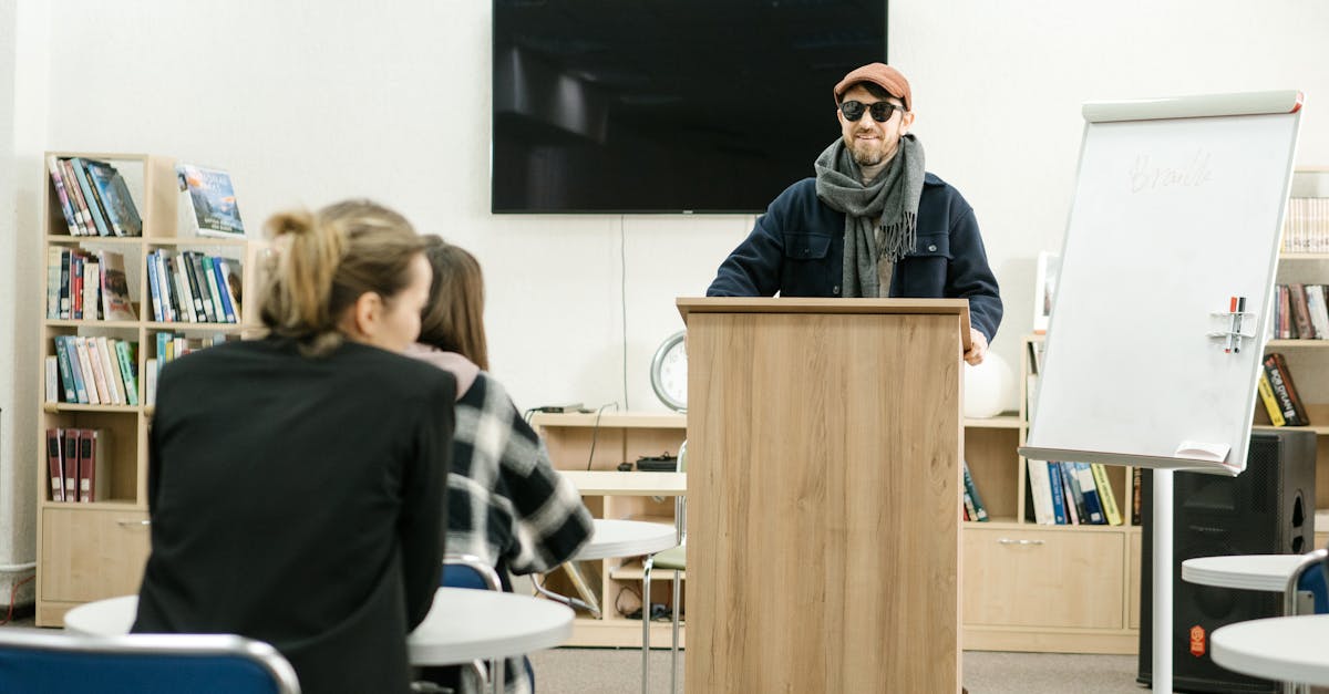 découvrez le rôle d'un assistant pour besoins spécifiques, accompagnant les personnes en situation de handicap pour favoriser leur inclusion et leur développement au quotidien.