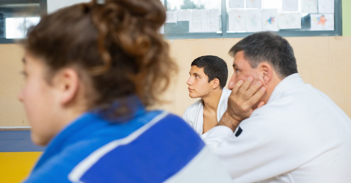 découvrez nos cours avec un instructeur sportif qualifié pour améliorer vos performances et atteindre vos objectifs fitness en toute sécurité.