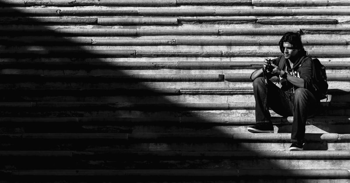 découvrez les étapes essentielles pour devenir un plombier indépendant, de la formation initiale à la gestion efficace de votre propre entreprise.