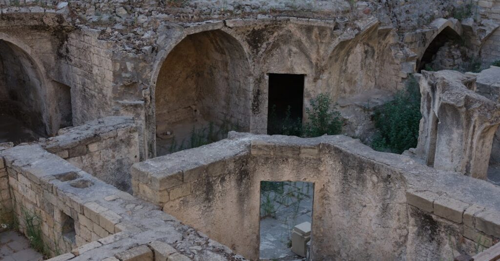 découvrez l'art de la maçonnerie en pierre : techniques, conseils et réalisations pour des constructions solides et esthétiques.