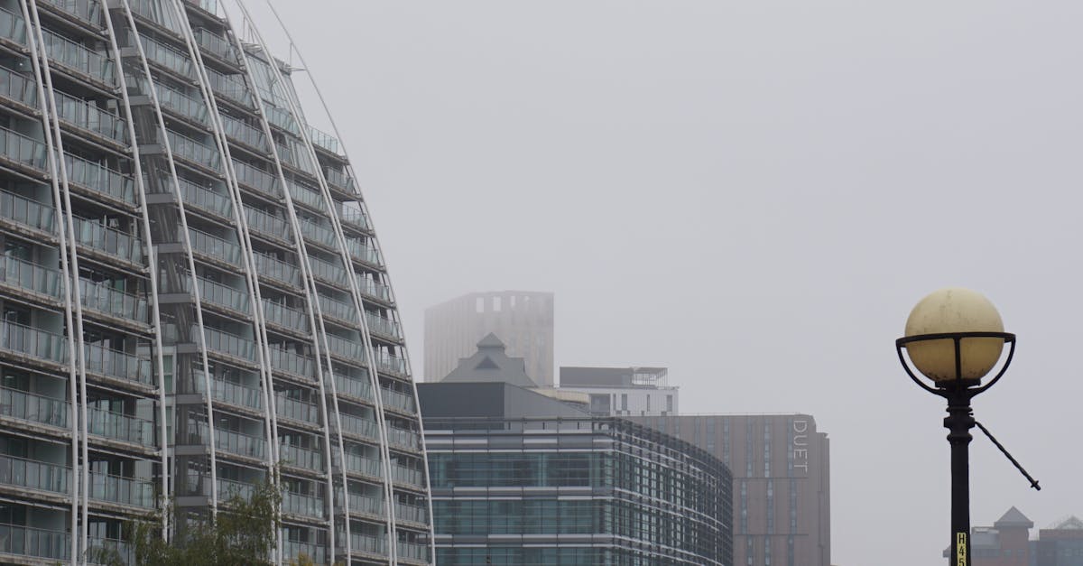 découvrez comment devenir un vendeur spécialisé dans le secteur ferroviaire. conseils et formations pour réussir en tant que commercial dans le domaine des trains.