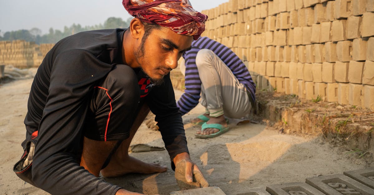 découvrez ce qu'est le travail non déclaré, ses implications légales et économiques, ainsi que les risques associés pour les employeurs et les travailleurs.