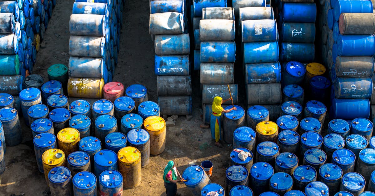 découvrez ce qu'est le travail non déclaré, ses implications légales et économiques, ainsi que les risques associés pour les travailleurs et les employeurs.