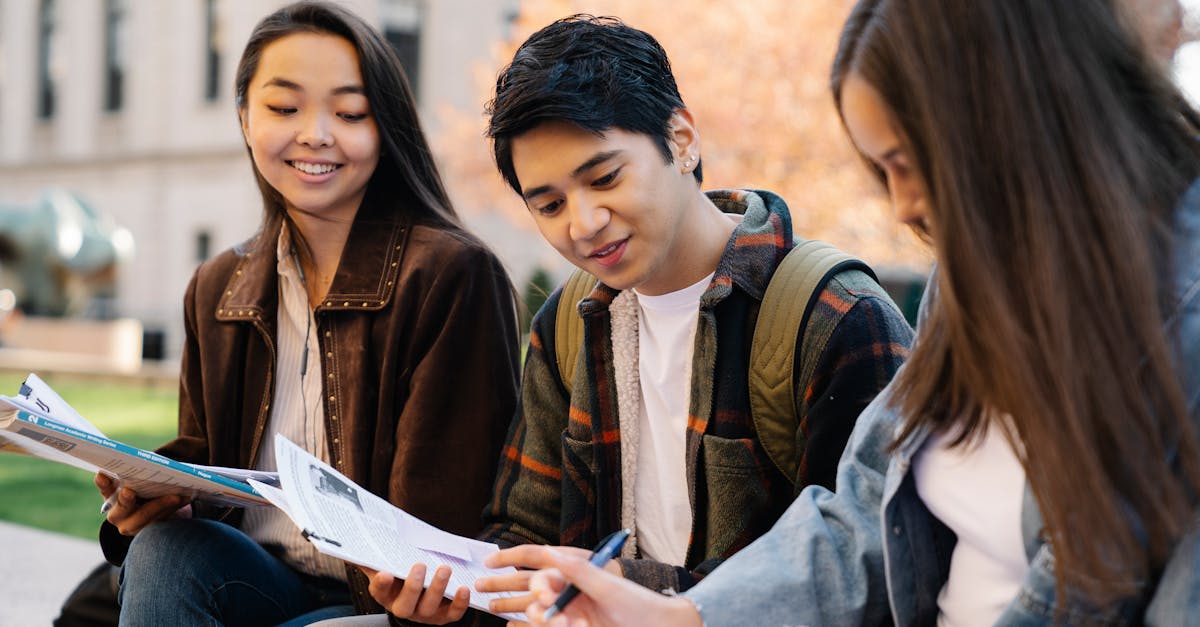 découvrez notre programme de licence pour acquérir des connaissances solides et construire les bases de votre carrière professionnelle.