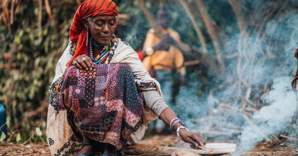 À la découverte de l’art ancestral de l’orfèvrerie découvrez l'art ancestral de la bijouterie en or, un savoir-faire transmis de génération en génération alliant tradition et élégance intemporelle.