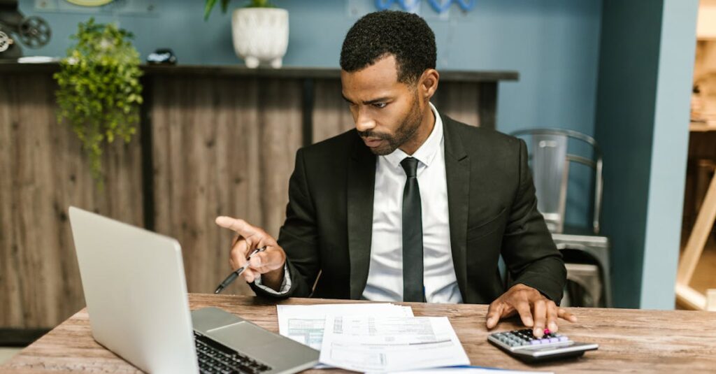 Le rôle clé du directeur ou de la directrice d’agence bancaire découvrez le rôle clé de directeur d'agence bancaire, responsable de la gestion d'équipe, du développement commercial et de la satisfaction client au sein d'une agence bancaire.