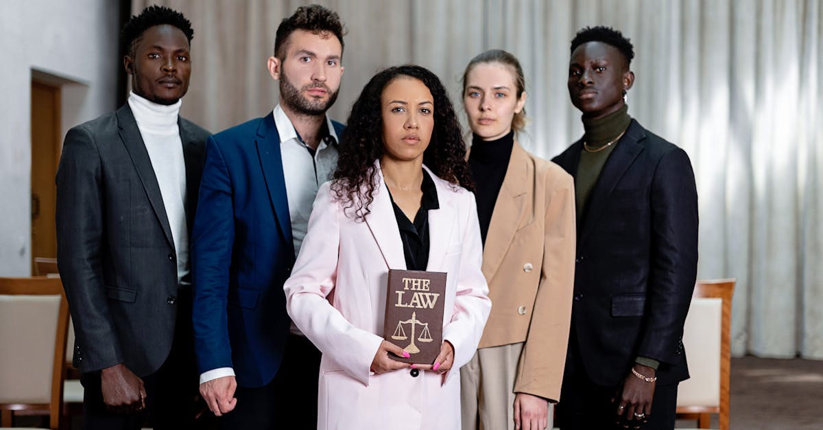 découvrez les étapes et les compétences nécessaires pour devenir notaire, un professionnel du droit reconnu pour son rôle dans la sécurité juridique des actes.