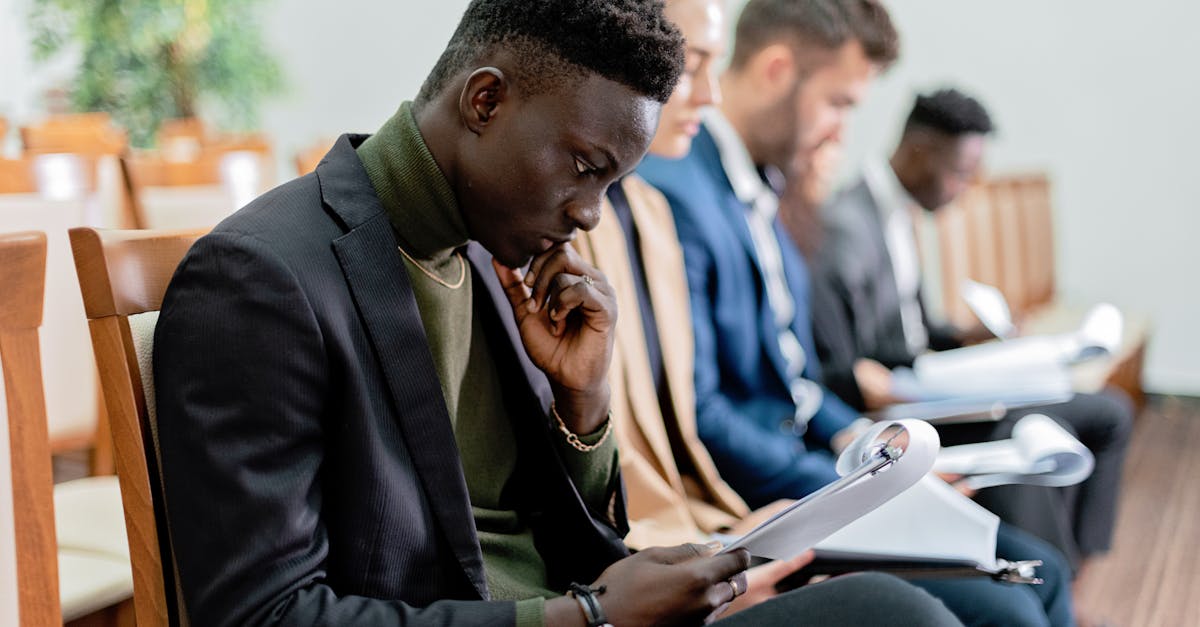 découvrez comment devenir notaire : formation, qualifications, missions et conseils pour réussir dans cette profession juridique essentielle.