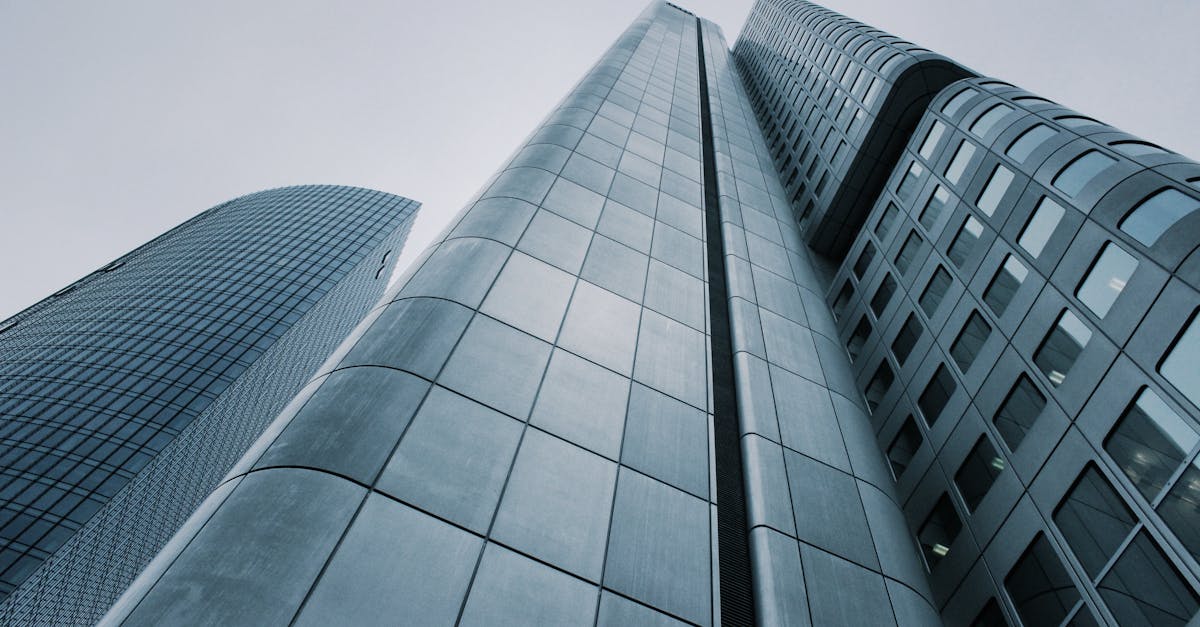 découvrez comment choisir la structure juridique idéale pour votre entreprise afin d'optimiser votre gestion, votre fiscalité et votre responsabilité.