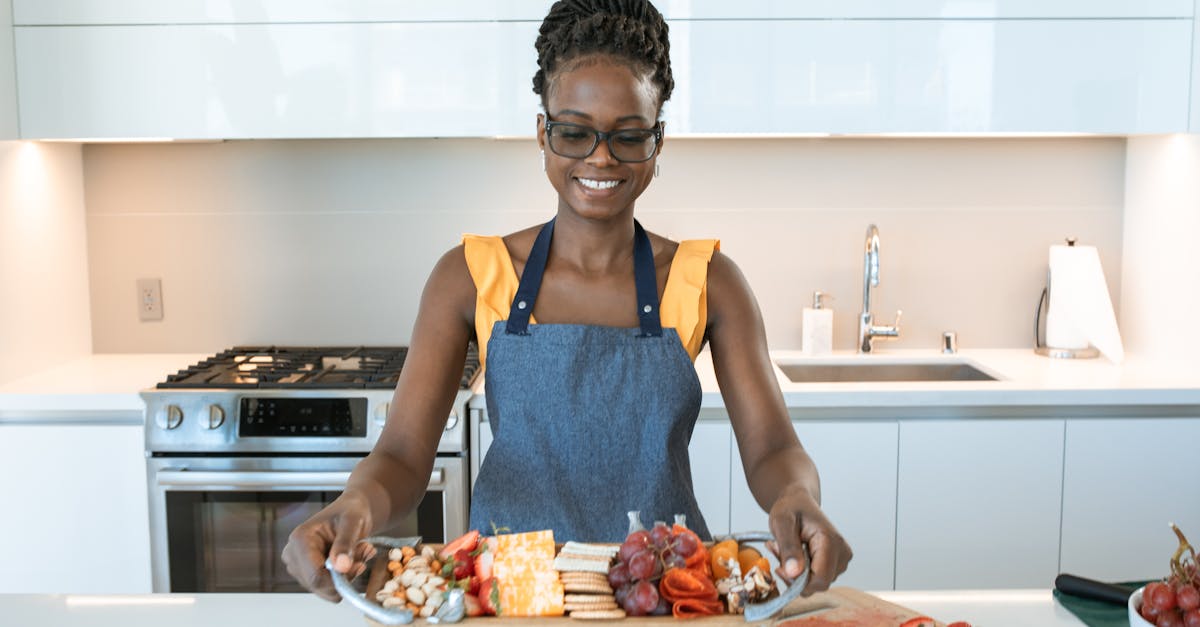 découvrez le rôle de chef de partie, un poste clé en cuisine responsable de la gestion d'une section spécifique pour garantir la qualité et la coordination des plats.