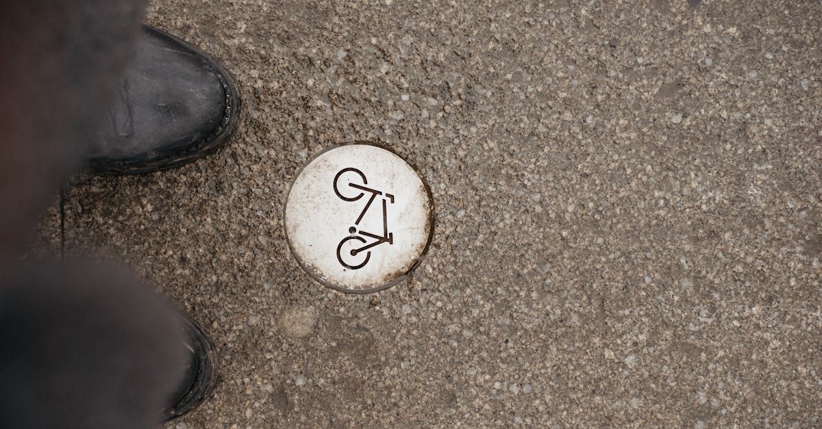 découvrez tout ce qu'il faut savoir sur les accidents de trajet, leurs causes, les démarches à suivre et vos droits en cas d'accident lors du trajet domicile-travail.