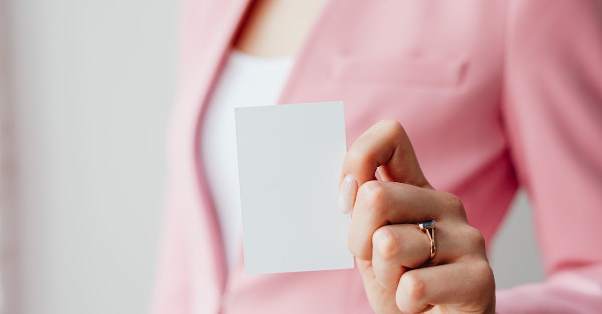 découvrez notre carte d'entreprise conçue pour faciliter la gestion des dépenses professionnelles avec des avantages exclusifs et un suivi simplifié.