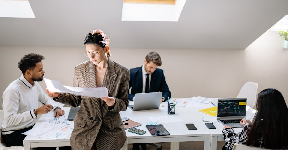 chef de projet culturel spécialisé dans la gestion et la coordination d'événements artistiques et culturels pour promouvoir la diversité et l'innovation.