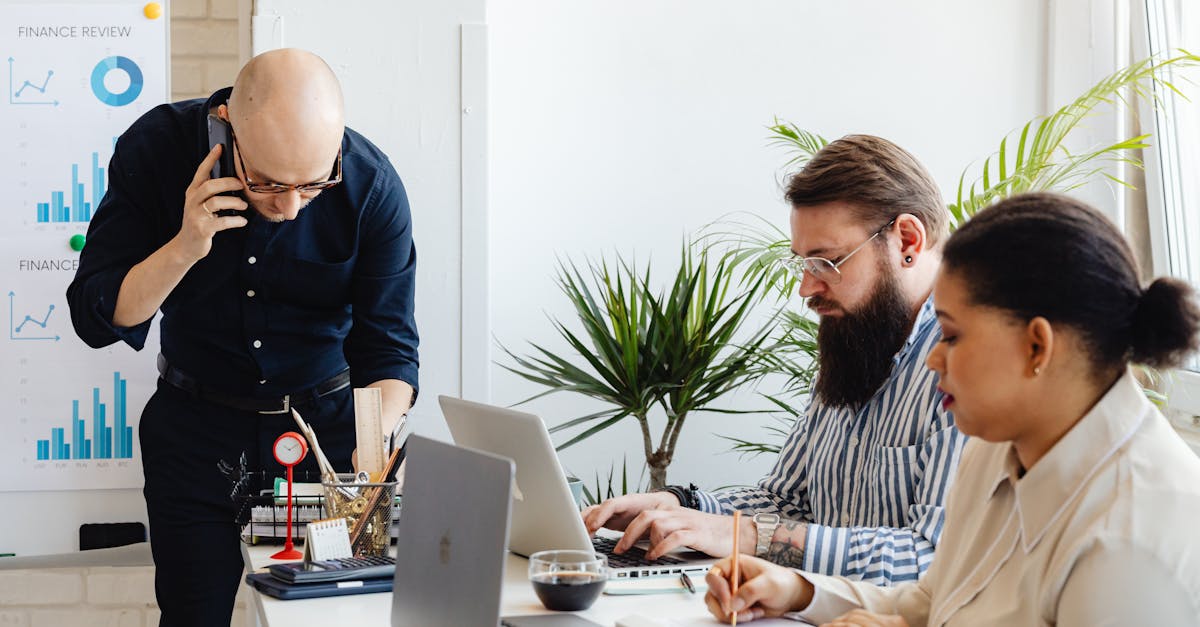 responsable de projets culturels spécialisé dans la gestion et la coordination d'événements artistiques et culturels, garantissant le succès et la promotion des initiatives culturelles.