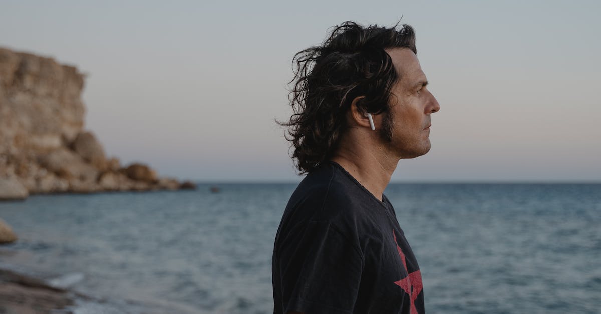 audience disciplinaire : procédure officielle où un employé répond à des accusations de manquement professionnel, visant à évaluer les faits et décider des sanctions appropriées.