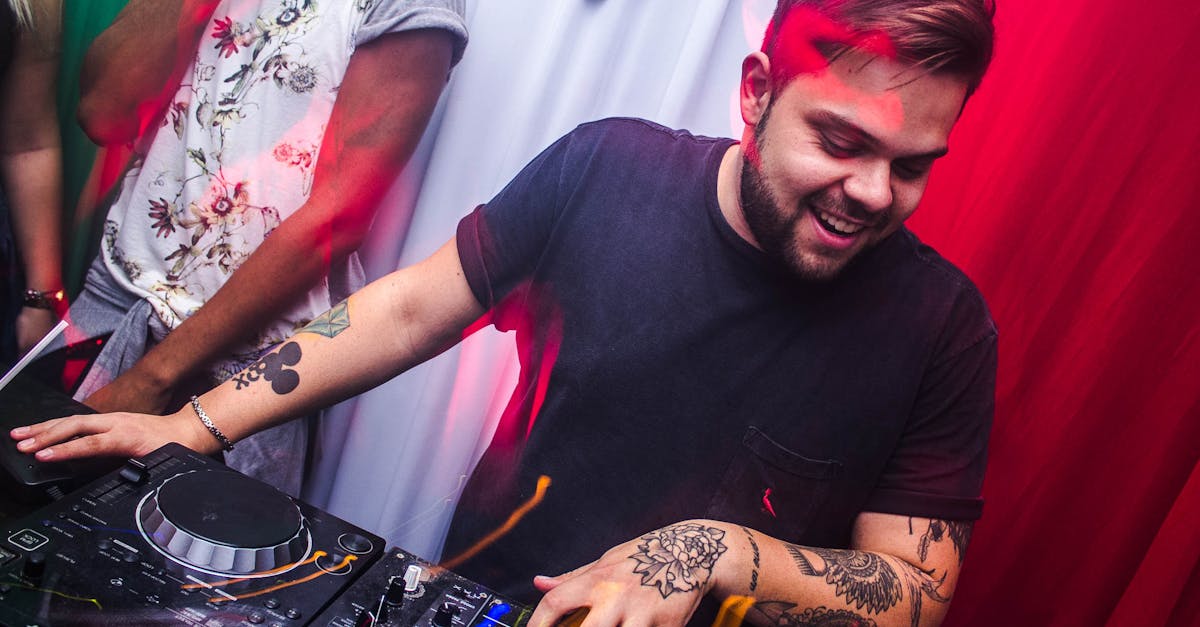 découvrez l'univers du djing : techniques, conseils et astuces pour mixer comme un professionnel et animer vos soirées avec style.