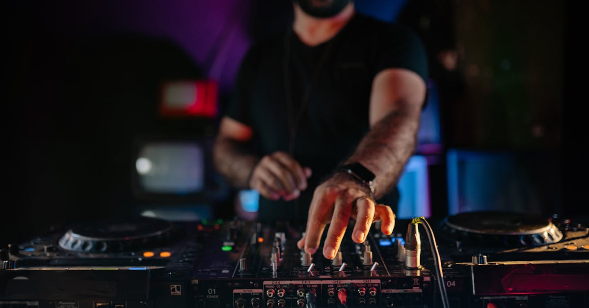 découvrez l'art du djing : techniques, conseils et équipements pour animer vos soirées et créer des ambiances musicales uniques.