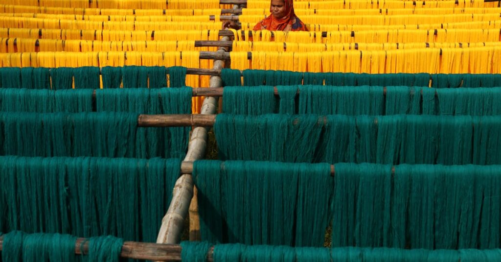 découvrez les compétences et services de dyer, expert en teinture et coloration pour tous vos projets textiles et créatifs.