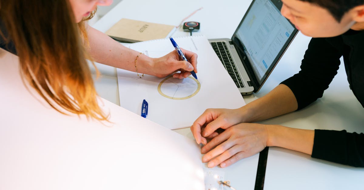 découvrez le rôle essentiel d'un ingénieur électricien, expert en conception, développement et maintenance de systèmes électriques innovants pour divers secteurs industriels.