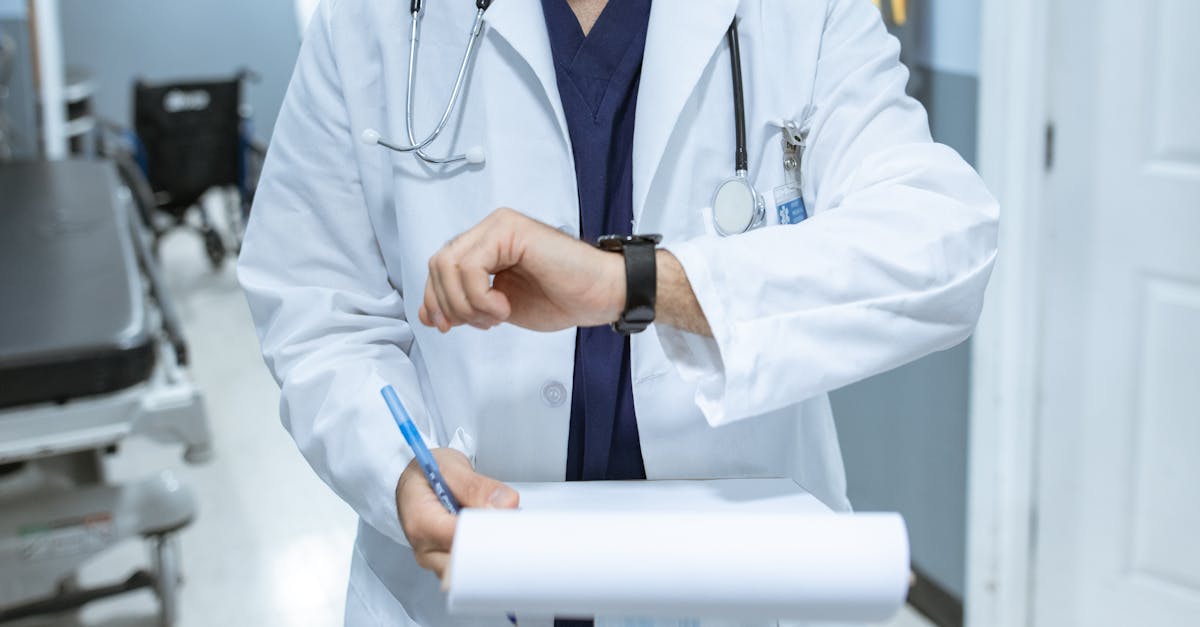 découvrez le rôle essentiel d'un médecin urgentiste, spécialiste des soins d'urgence, prêt à intervenir rapidement pour sauver des vies et stabiliser les patients en situation critique.