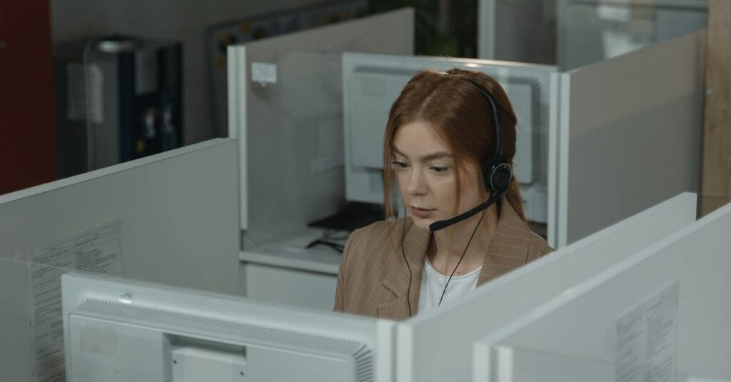 représentant des employés : découvrez le rôle clé dans la défense des droits des salariés, la communication entre le personnel et la direction, et la promotion d’un environnement de travail équitable.