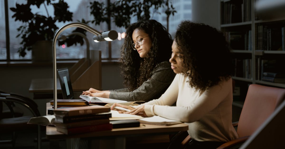 découvrez le rôle essentiel du bibliothécaire, expert en gestion de l'information, qui facilite l'accès aux livres et aux ressources numériques pour tous les publics.