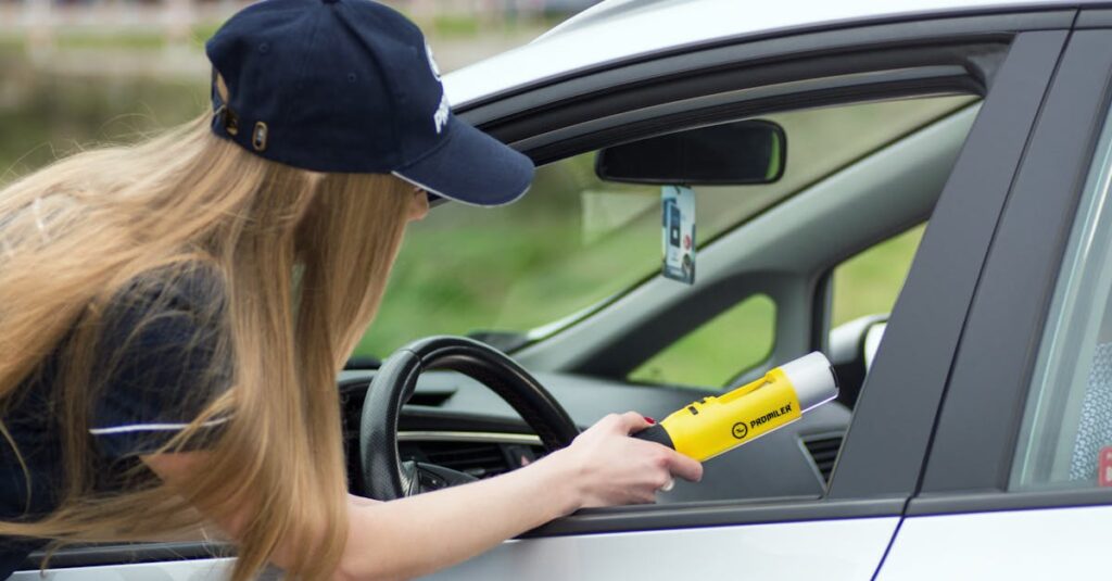 découvrez tout ce qu'il faut savoir sur la société à responsabilité limitée (sarl) : définition, avantages, fonctionnement et démarches pour créer votre entreprise en toute sécurité.