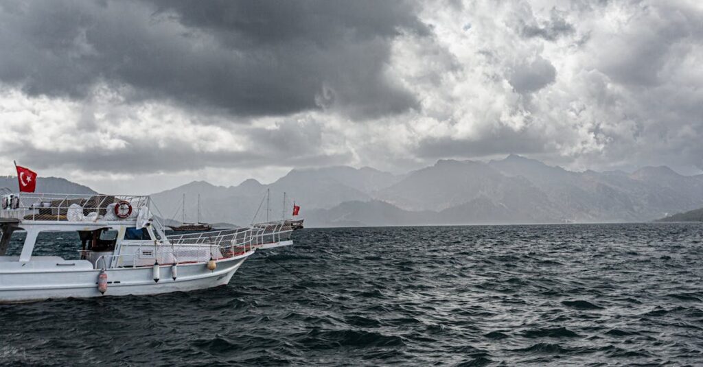 découvrez les mystères de l'exploration marine : faune, flore et technologies sous-marines pour mieux comprendre les océans.