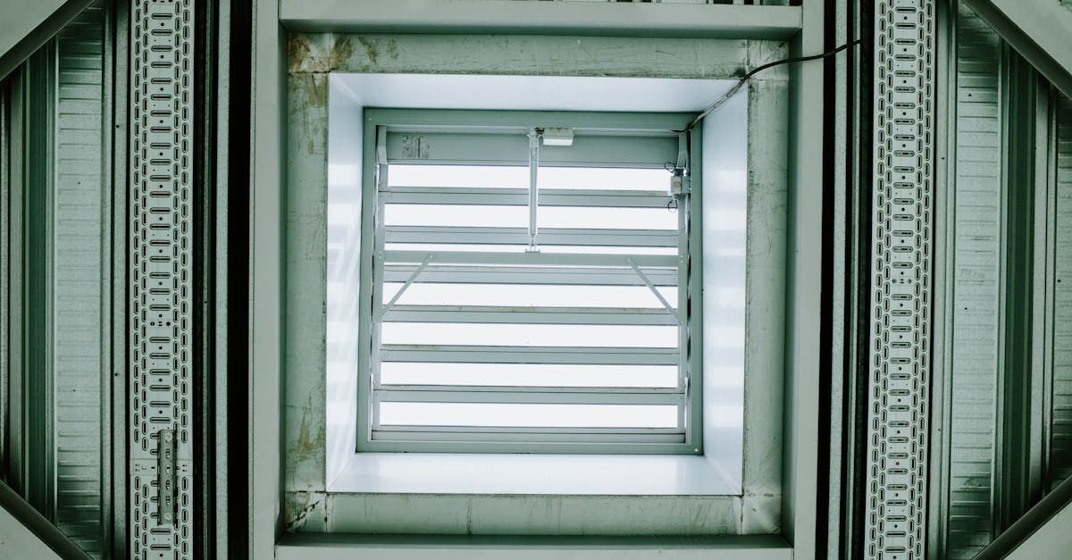 ingénieur en matériaux spécialisé dans le développement, la sélection et l'amélioration des matériaux pour diverses applications industrielles, alliant innovation et durabilité.