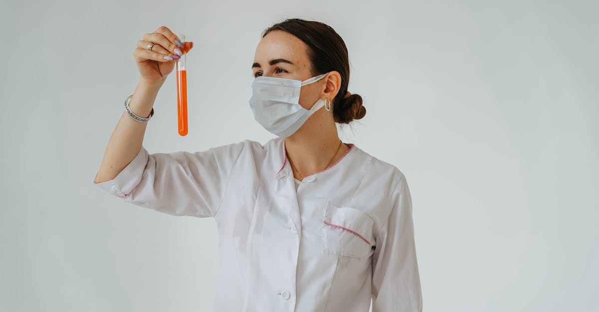 analyste en recherche média spécialisé dans l'analyse des tendances médiatiques, l'évaluation des campagnes publicitaires et l'interprétation des données pour optimiser la stratégie de communication.