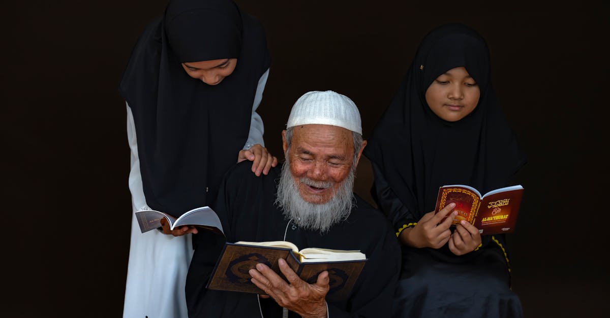 découvrez le rôle essentiel d'un mentor : un guide expérimenté qui accompagne, conseille et inspire pour favoriser la réussite personnelle et professionnelle.