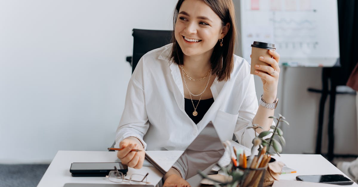 analyse du micro-environnement : étude des facteurs internes et externes proches influençant la performance et la stratégie d'une entreprise.