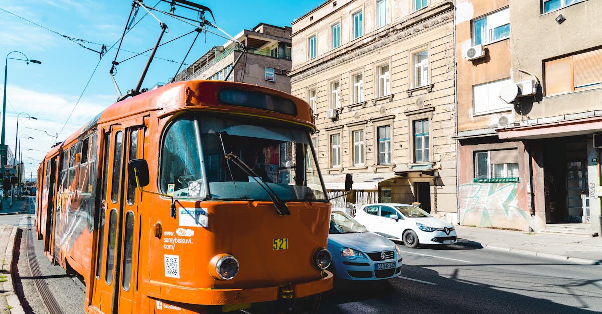 technicien en trafic ferroviaire spécialisé dans la gestion de la circulation des trains, la sécurité et la coordination des opérations sur les réseaux ferroviaires.