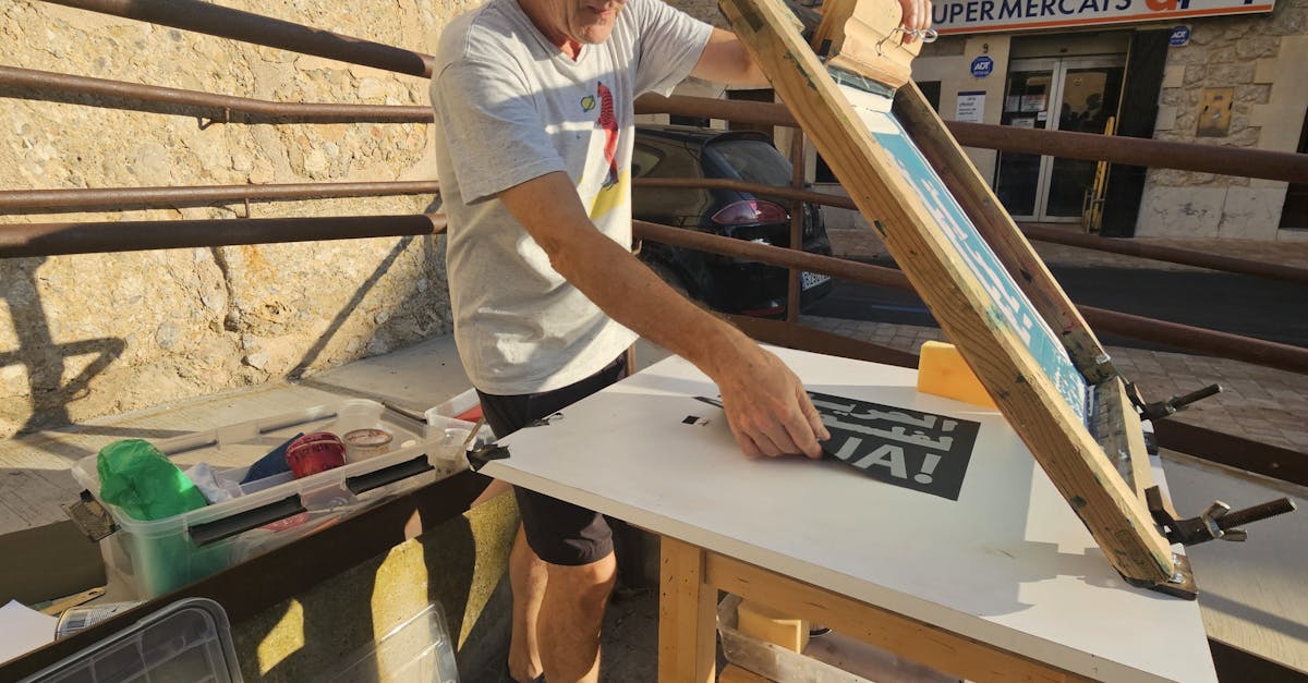 découvrez les techniques de sérigraphie pour personnaliser vos textiles, objets et supports avec des impressions de haute qualité et durables.