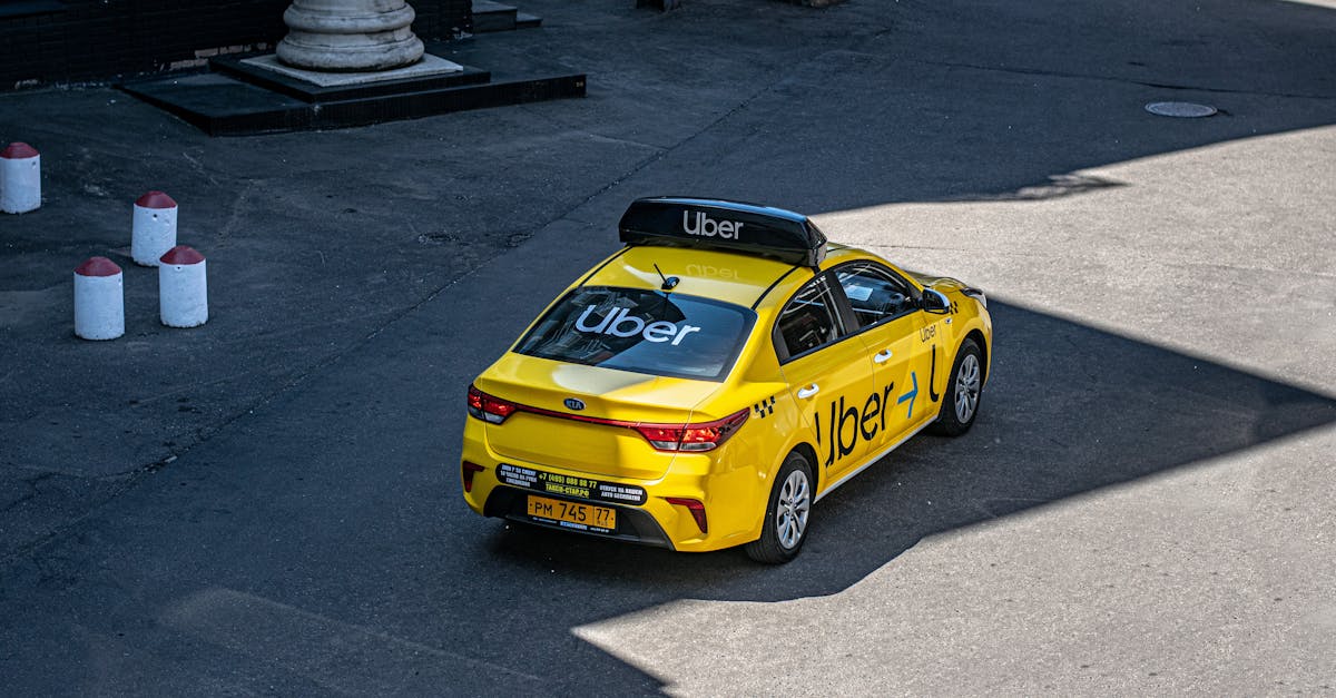 découvrez les étapes essentielles pour devenir chauffeur de taxi, de la formation à l'obtention de la licence, et lancez votre carrière dans le transport urbain.