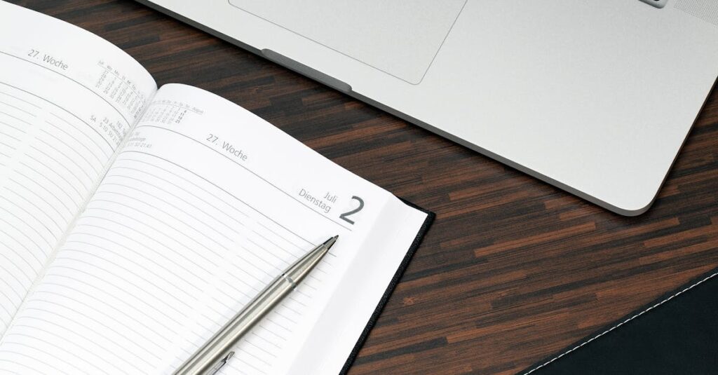 découvrez le rôle essentiel d'un ingénieur en maintenance aérospatiale, spécialisé dans l'entretien, la réparation et l'optimisation des systèmes aéronautiques pour garantir la sécurité et la performance des aéronefs.