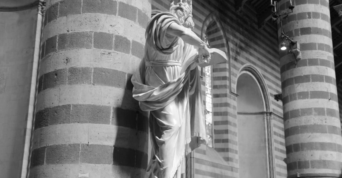 découvrez notre réseau d'antiquaires experts, spécialisés dans l'achat et la vente d'objets anciens uniques et précieux.