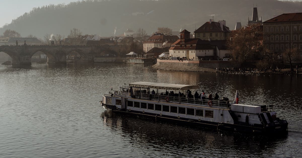 découvrez le prêt relais, une solution de financement temporaire idéale pour assurer la transition entre deux transactions immobilières ou pour faire face à des besoins financiers urgents.