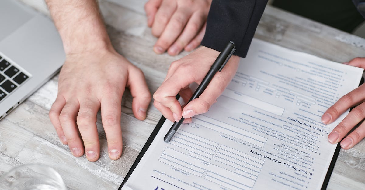 accord collectif : comprendre les accords entre employeurs et salariés pour définir les conditions de travail, salaires et avantages sociaux.