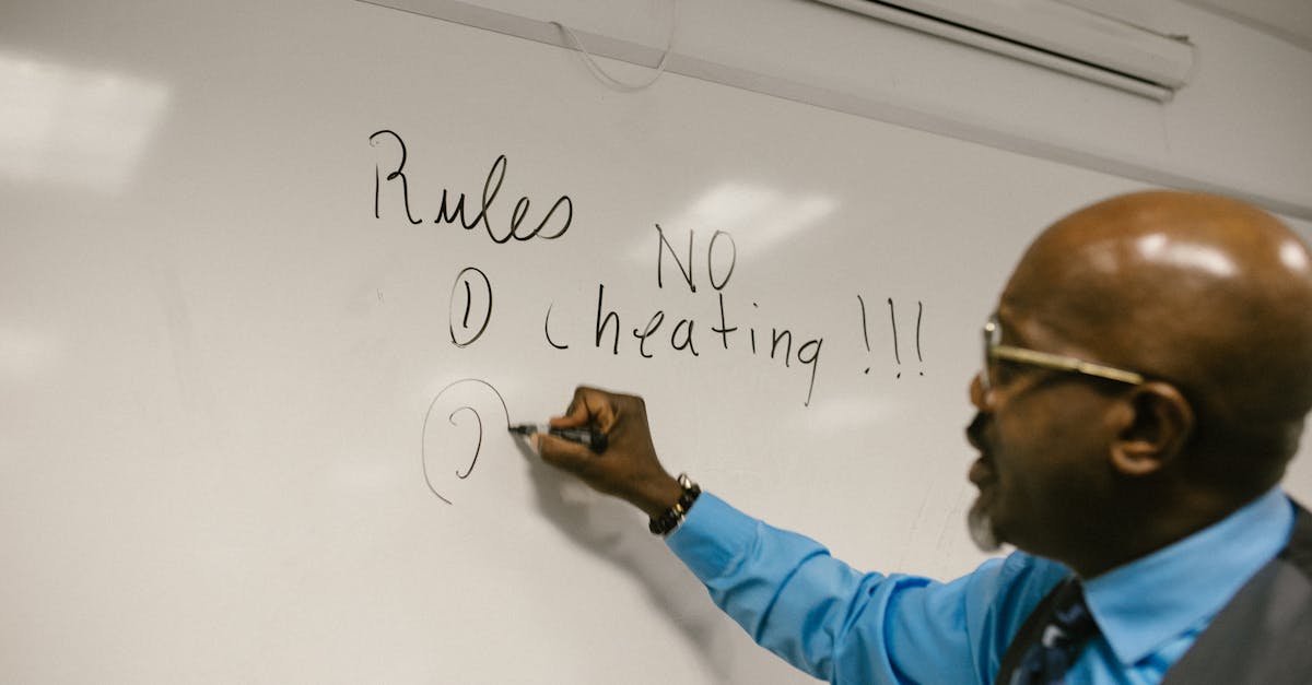 découvrez les règles des conventions collectives pour garantir des relations de travail équitables et encadrées entre employeurs et salariés.