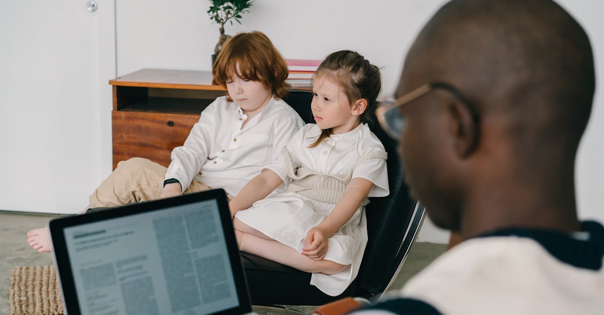 psychologue éducatif spécialisé dans l'accompagnement des élèves pour favoriser leur réussite scolaire et leur bien-être émotionnel.