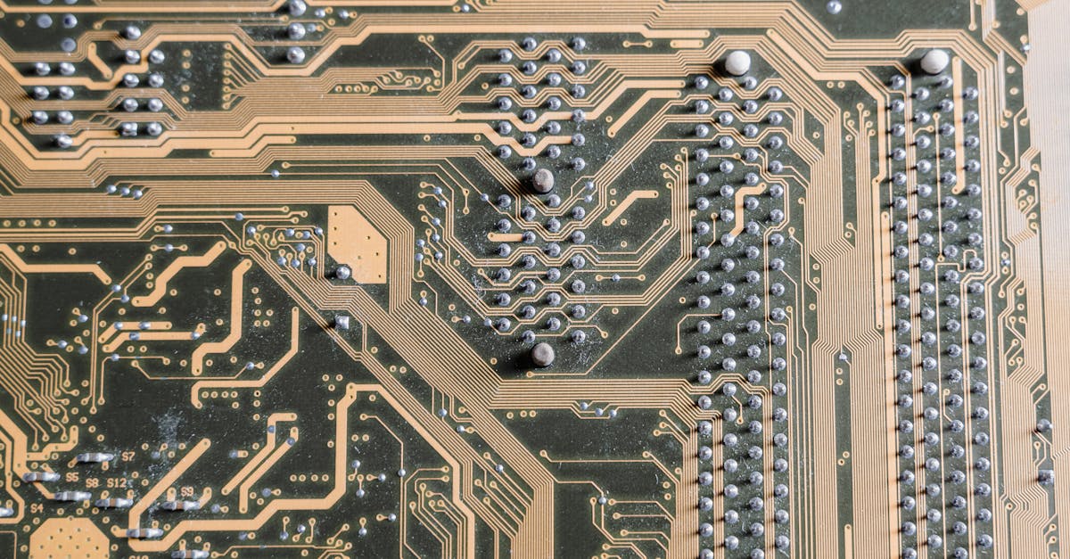 découvrez le métier d'ingénieur électronique : conception, développement et optimisation de systèmes électroniques innovants pour divers secteurs technologiques.