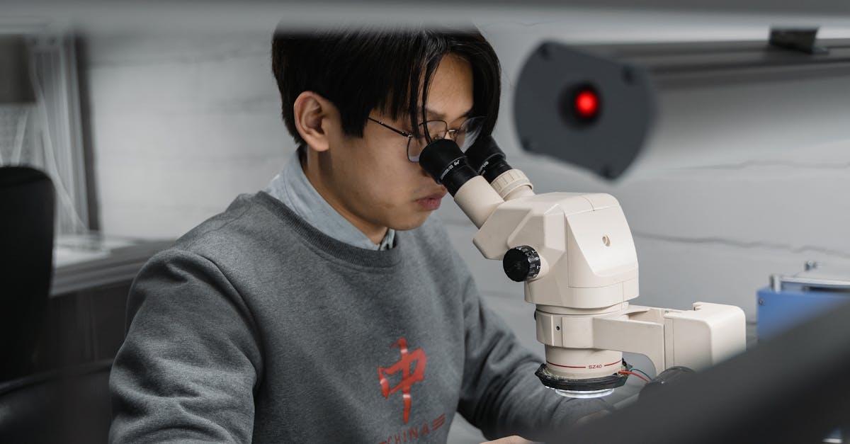 découvrez le métier d'ingénieur électronique : conception, développement et maintenance de systèmes électroniques innovants pour transformer les technologies de demain.