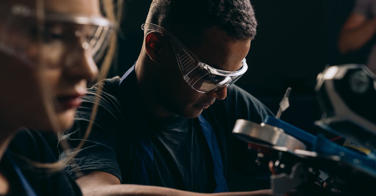 découvrez le métier de technicien en électronique : installation, maintenance et réparation des équipements électroniques pour garantir leur bon fonctionnement.