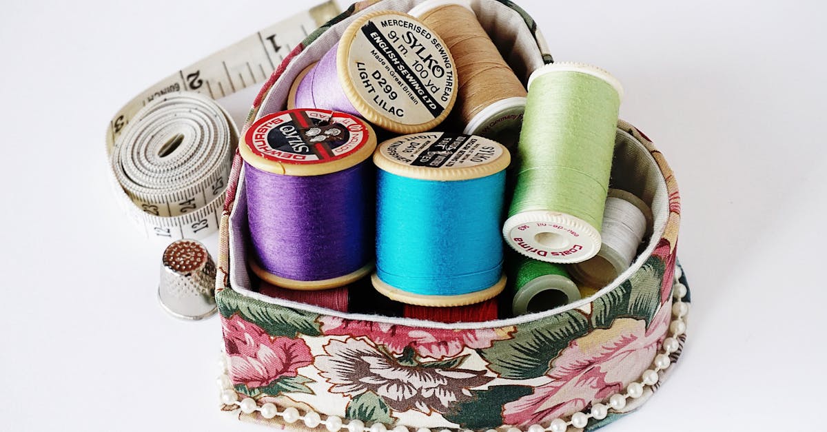 découvrez l'art de la broderie : techniques, astuces et inspirations pour embellir vos vêtements et accessoires avec finesse et créativité.