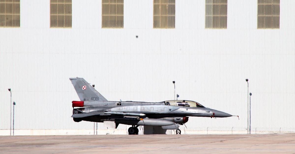 découvrez la définition de la force majeure, ses implications juridiques et comment elle peut affecter les contrats en cas d'événements imprévus et inévitables.