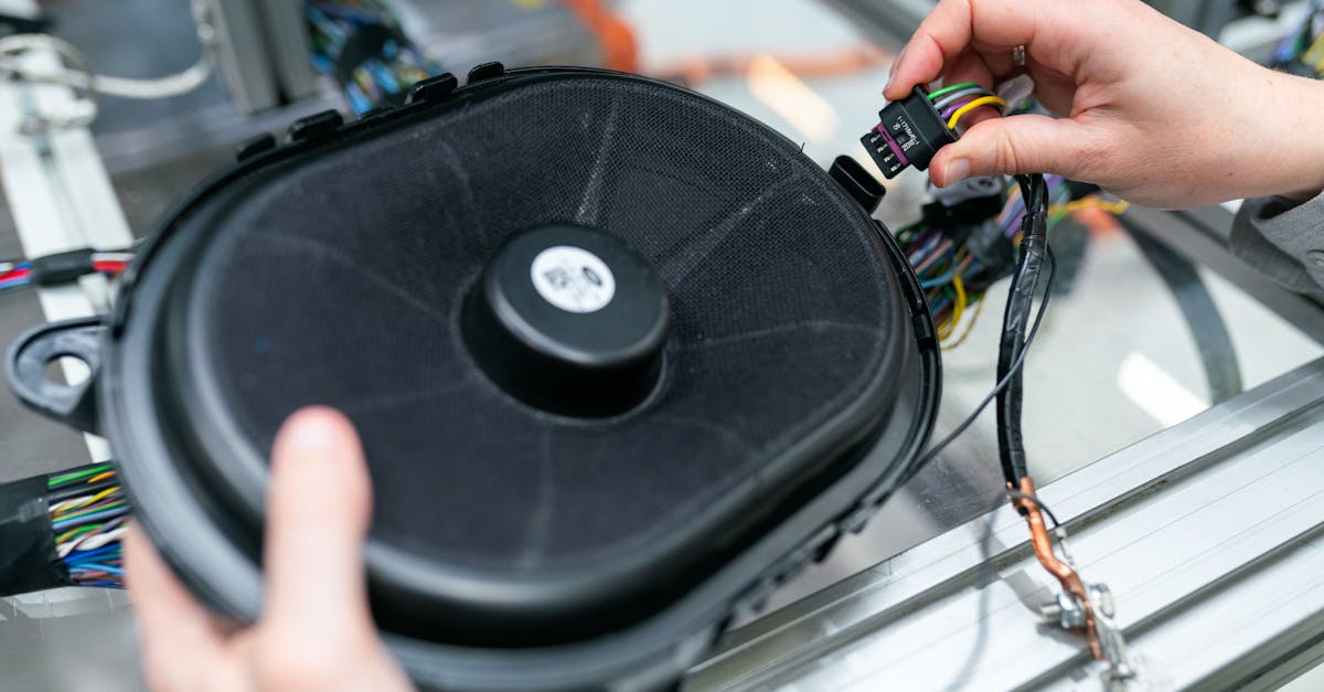 ingénieur en maintenance industrielle spécialisé dans l'optimisation, la réparation et la gestion des équipements pour assurer la continuité et l'efficacité des opérations de production.