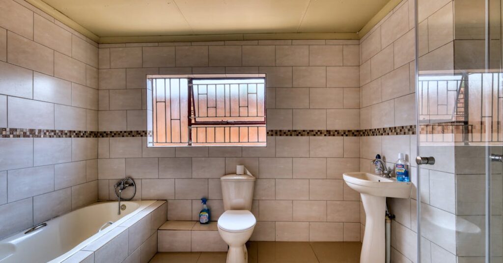 découvrez nos designers experts en cuisine et salle de bain, qui créent des espaces fonctionnels et esthétiques adaptés à vos besoins.